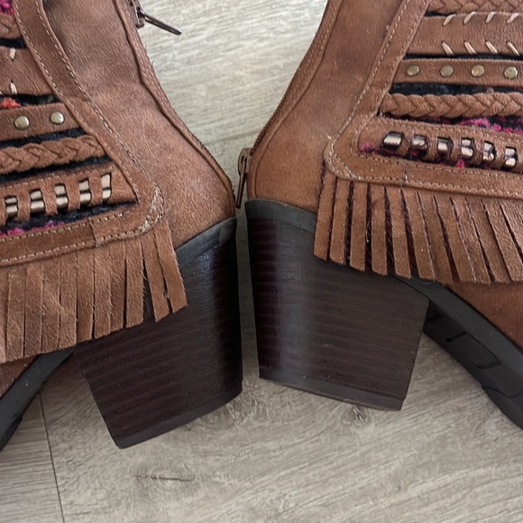 Mudd Boots size 9 with Fringe - Picture 9 of 9
